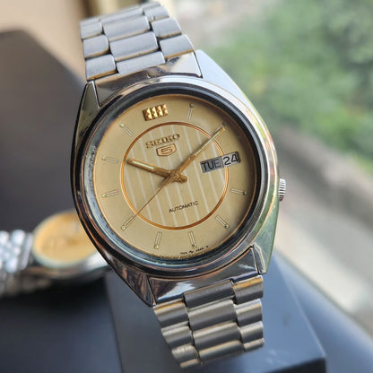 Vintage 1976 Original Seiko 5 Automatic 7009-3040 Gold Face 17 Jewels Day-Date Japanese Men's Wrist Watch SK03