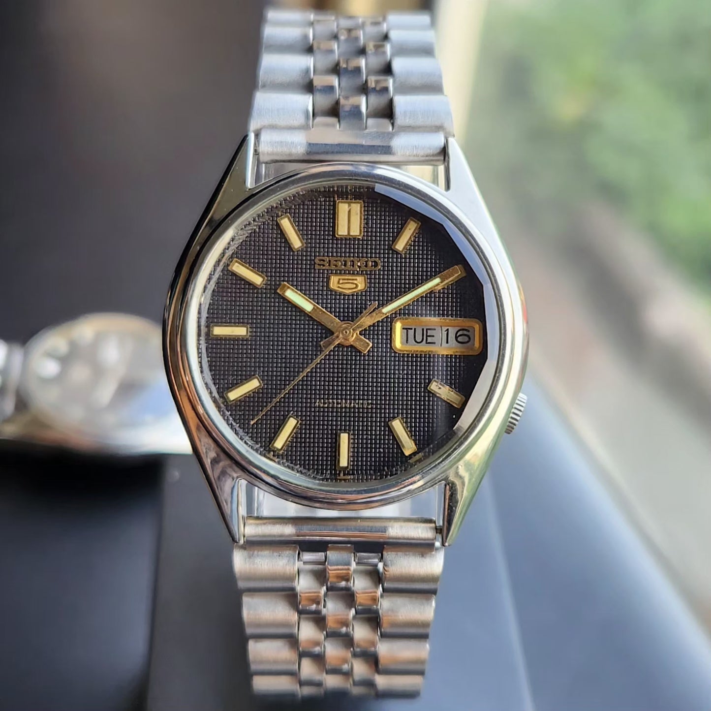 Vintage 1981 Original Seiko 5 Automatic 7009-8001 Black Face 17 Jewels Day-Date Japanese Men's Wrist Watch SK09