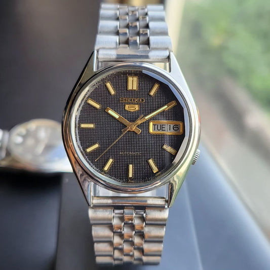Vintage 1981 Original Seiko 5 Automatic 7009-8001 Black Face 17 Jewels Day-Date Japanese Men's Wrist Watch SK09