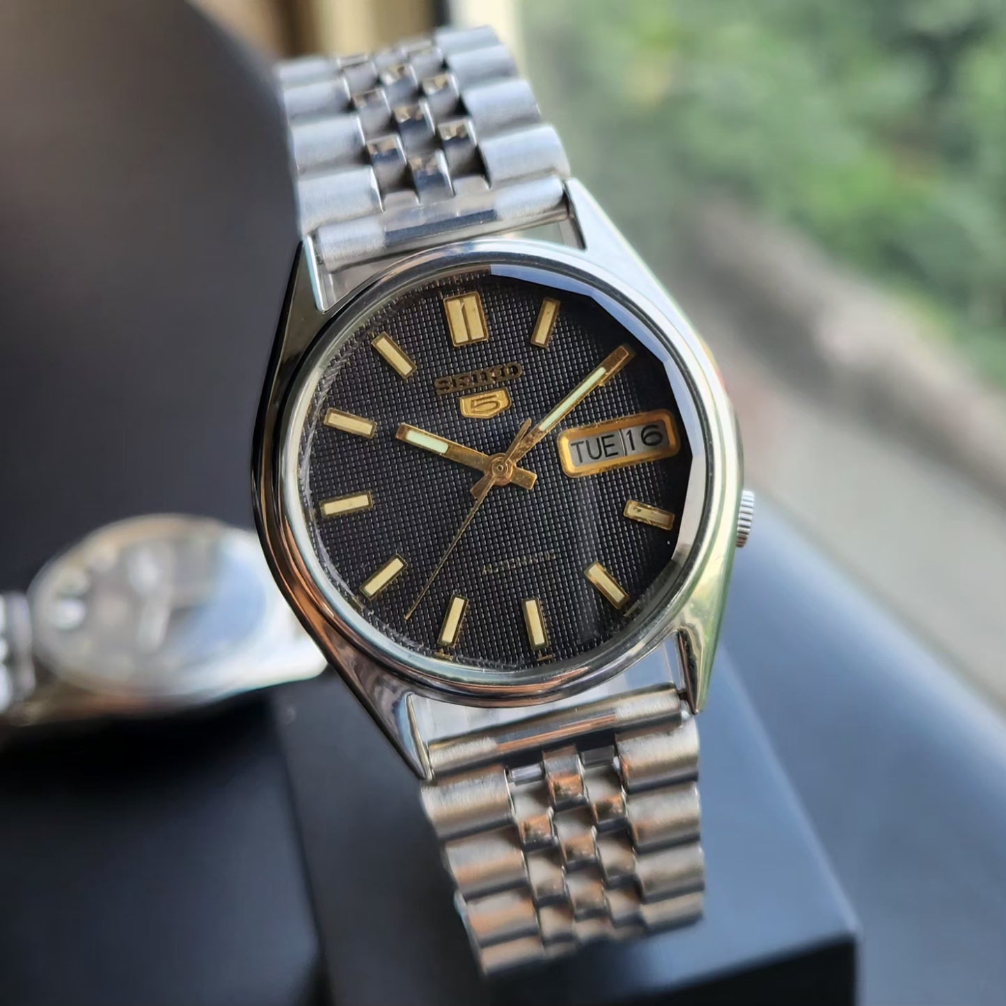 Vintage 1981 Original Seiko 5 Automatic 7009-8001 Black Face 17 Jewels Day-Date Japanese Men's Wrist Watch SK09