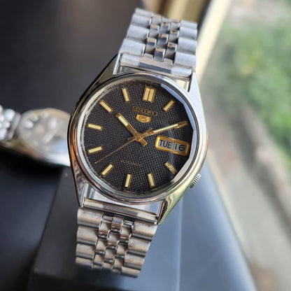 Vintage 1981 Original Seiko 5 Automatic 7009-8001 Black Face 17 Jewels Day-Date Japanese Men's Wrist Watch SK09