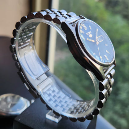 Vintage 1981 Original Seiko 5 Automatic 7009-8001 Black Face 17 Jewels Day-Date Japanese Men's Wrist Watch SK09