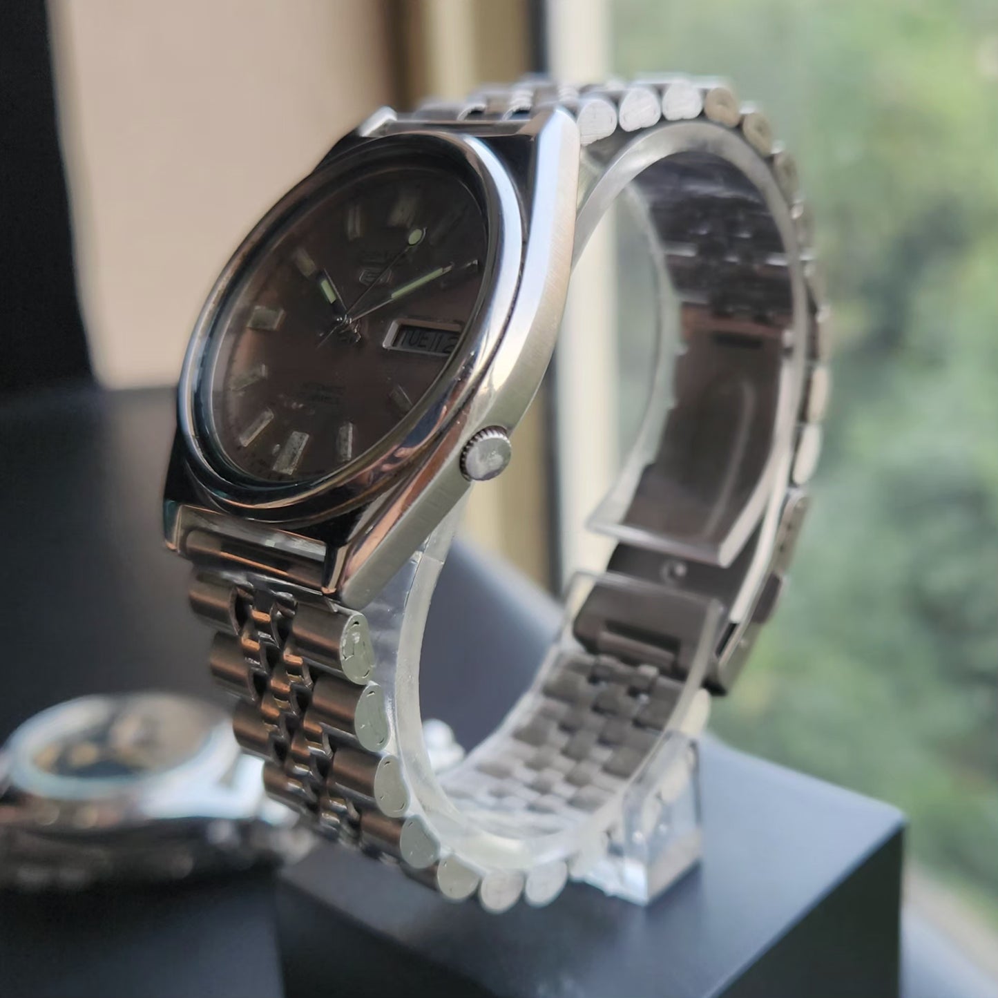 Vintage 1976 Original Seiko 5 Automatic 7009-3070 Silver Face 17 Jewels Day-Date Japanese Men's Wrist Watch SK11