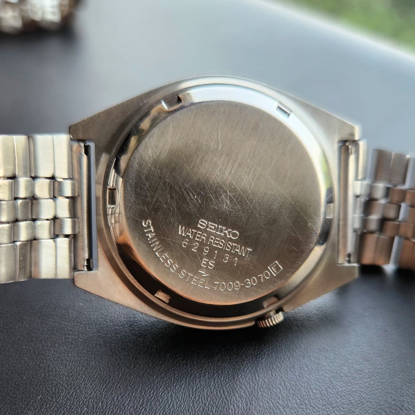 Vintage 1976 Original Seiko 5 Automatic 7009-3070 Silver Face 17 Jewels Day-Date Japanese Men's Wrist Watch SK11