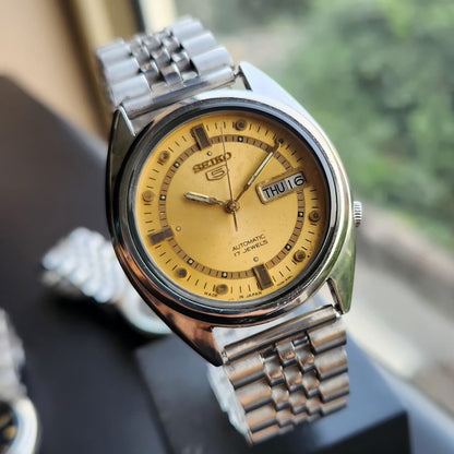 Vintage 1983 Original Seiko 5 Automatic 7009-8740 Gold Face 17 Jewels Day-Date Japanese Men's Wrist Watch SK12
