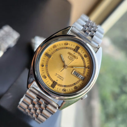 Vintage 1983 Original Seiko 5 Automatic 7009-8740 Gold Face 17 Jewels Day-Date Japanese Men's Wrist Watch SK12