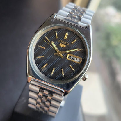 Vintage 1976 Original Seiko 5 Automatic 7009-3090 Black Face 17 Jewels Day-Date Japanese Men's Wrist Watch SK15