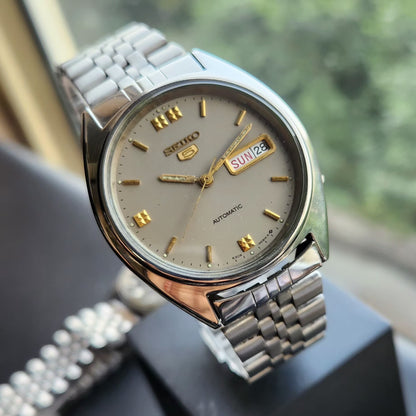 Vintage 1976 Original Seiko 5 Automatic 6309-8840 Grey Face 17 Jewels Day-Date Japanese Men's Wrist Watch SK16