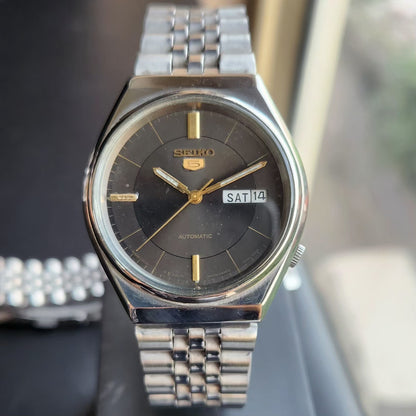 Vintage 1982 Original Seiko 5 Automatic 6309-8820 Black Face 17 Jewels Day-Date Japanese Men's Wrist Watch SK17
