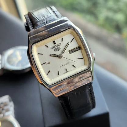 Vintage 1979 Original Seiko 5 Automatic 7009-6001 White Face 17 Jewels Day-Date Japanese Men's Wrist Watch SK19