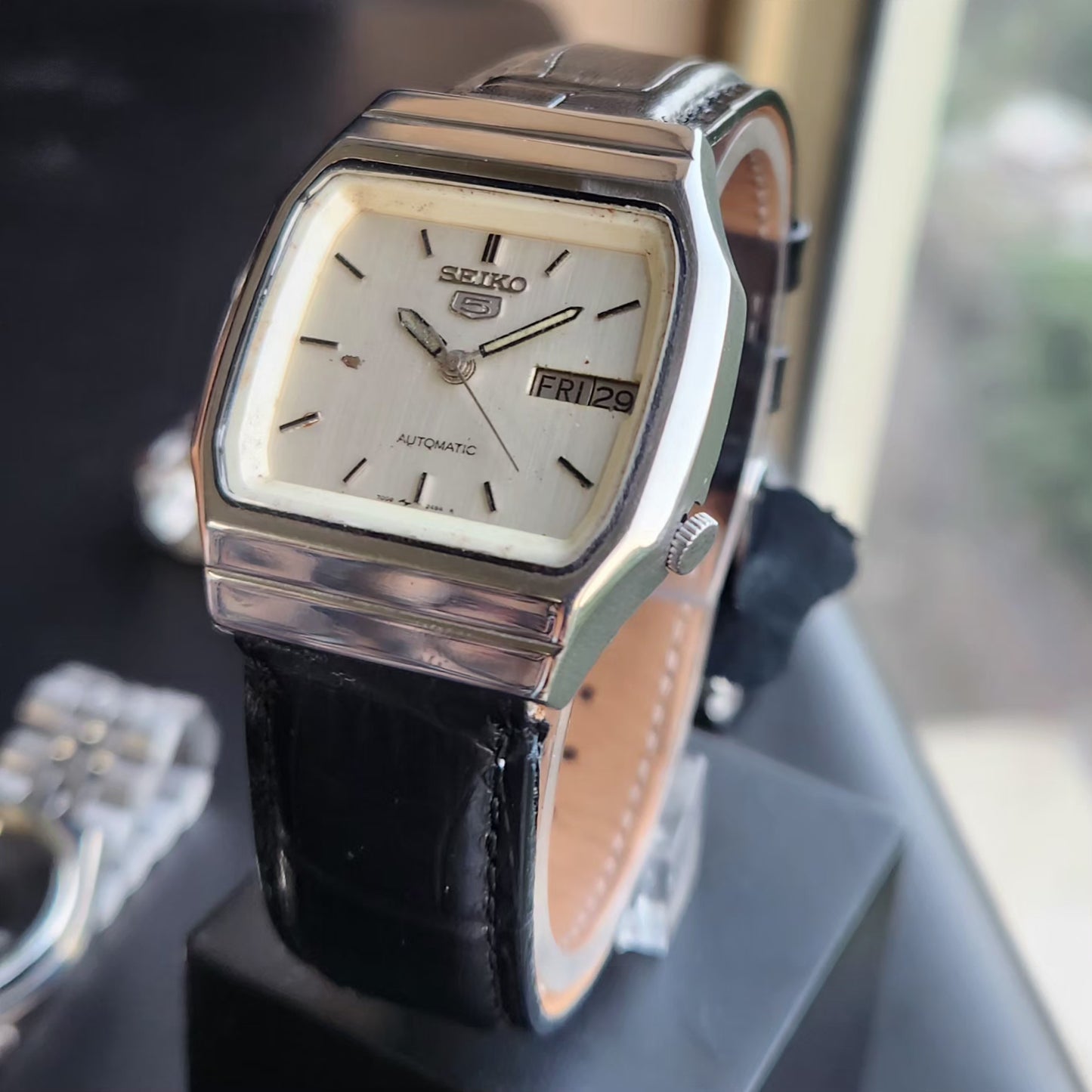 Vintage 1979 Original Seiko 5 Automatic 7009-6001 White Face 17 Jewels Day-Date Japanese Men's Wrist Watch SK19