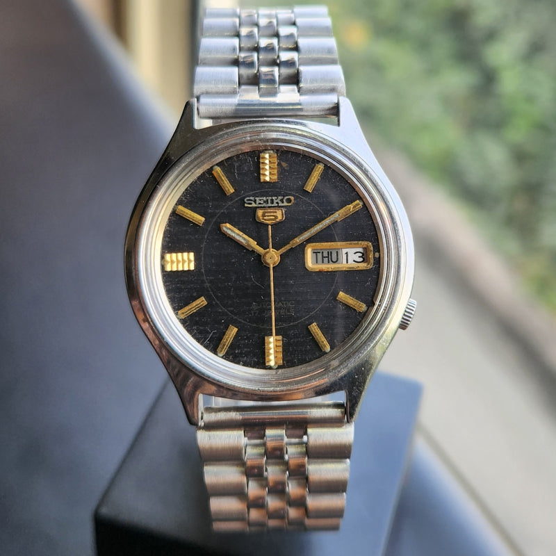 Vintage 1981 Original Seiko 5 Automatic 7009-8020 Black Face 17 Jewels Day-Date Japanese Men's Wrist Watch SK22