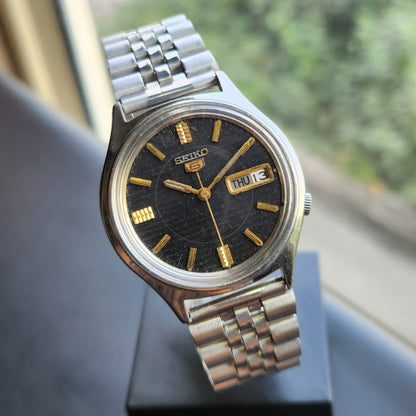 Vintage 1981 Original Seiko 5 Automatic 7009-8020 Black Face 17 Jewels Day-Date Japanese Men's Wrist Watch SK22