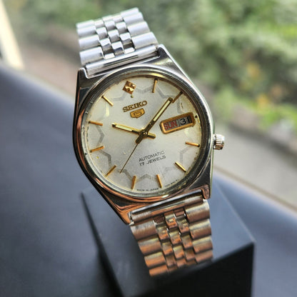 Vintage 1979 Original Seiko 5 Automatic 7009-6001 White Face 17 Jewels Day-Date Japanese Men's Wrist Watch SK25