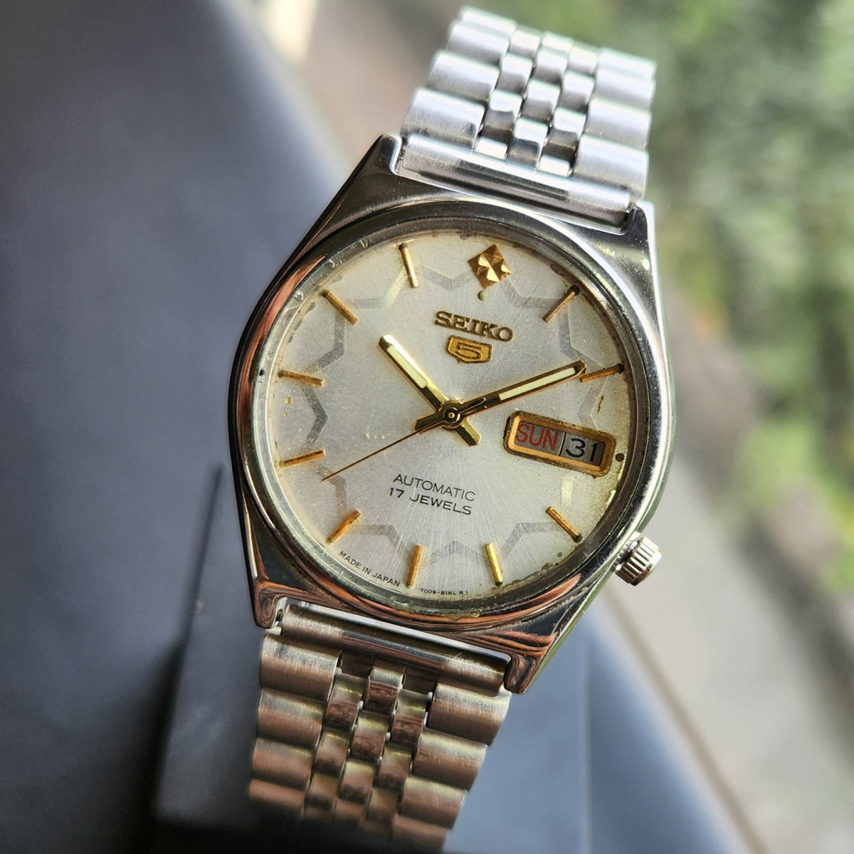 Vintage 1979 Original Seiko 5 Automatic 7009-6001 White Face 17 Jewels Day-Date Japanese Men's Wrist Watch SK25