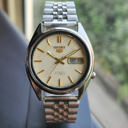 Vintage 1976 Original Seiko 5 Automatic 7009-3040 Off White Face 17 Jewels Day-Date Japanese Men's Wrist Watch SK26