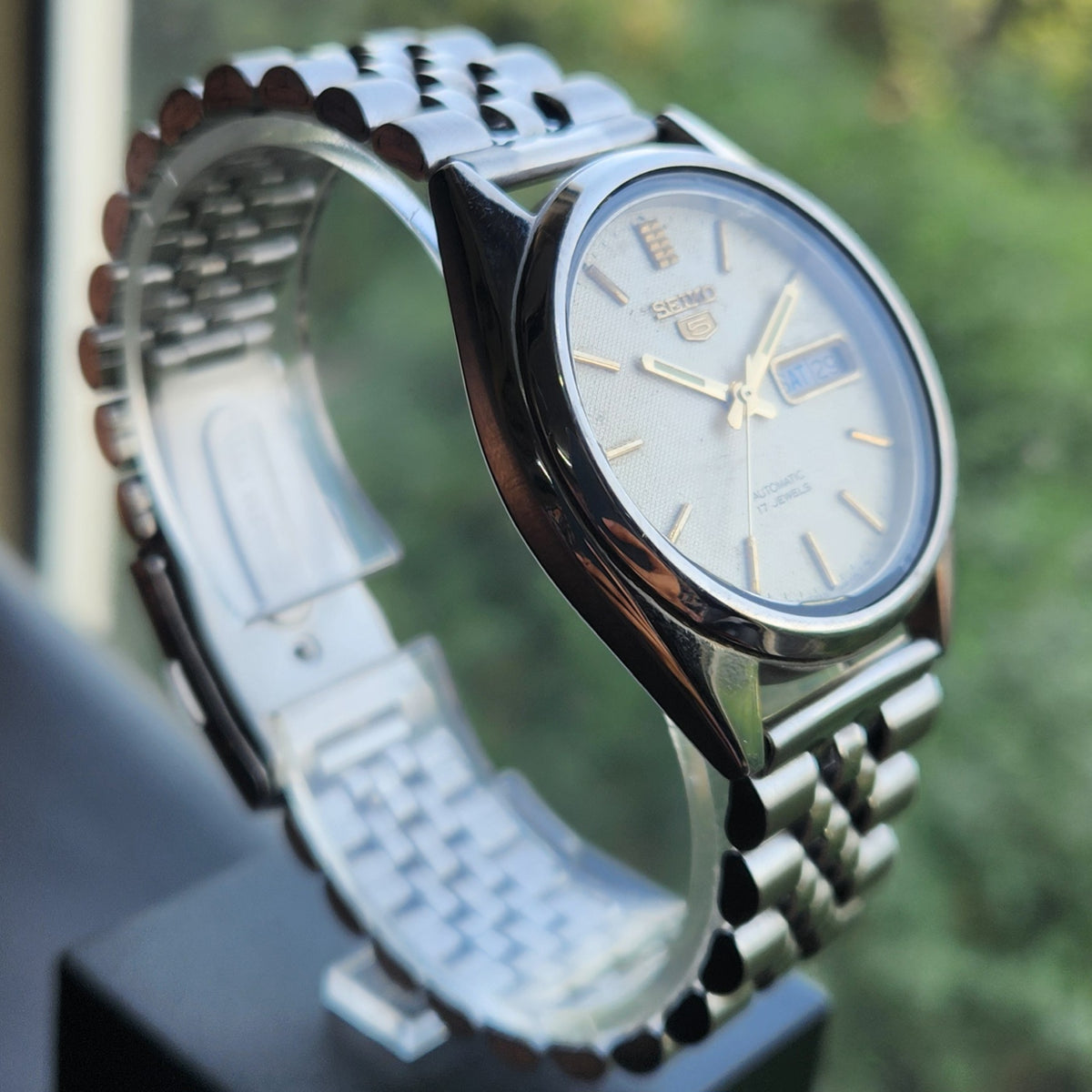 Vintage 1976 Original Seiko 5 Automatic 7009-3040 Off White Face 17 Jewels Day-Date Japanese Men's Wrist Watch SK26