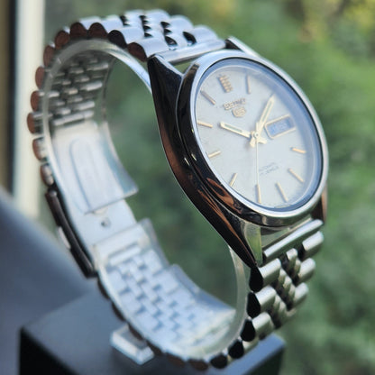 Vintage 1976 Original Seiko 5 Automatic 7009-3040 Off White Face 17 Jewels Day-Date Japanese Men's Wrist Watch SK26