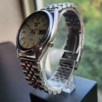 Vintage 1976 Original Seiko 5 Automatic 7009-3040 Off White Face 17 Jewels Day-Date Japanese Men's Wrist Watch SK26