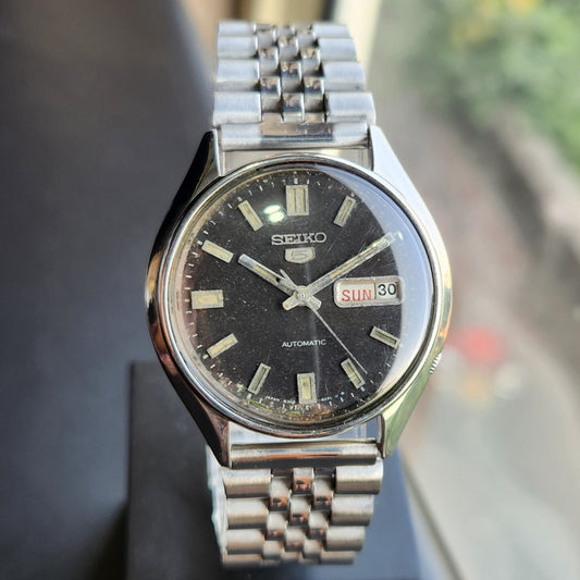 Vintage 1980 Original Seiko 5 Automatic 6309-8600 Black Face 17 Jewels Day-Date Japanese Men's Wrist Watch SK27