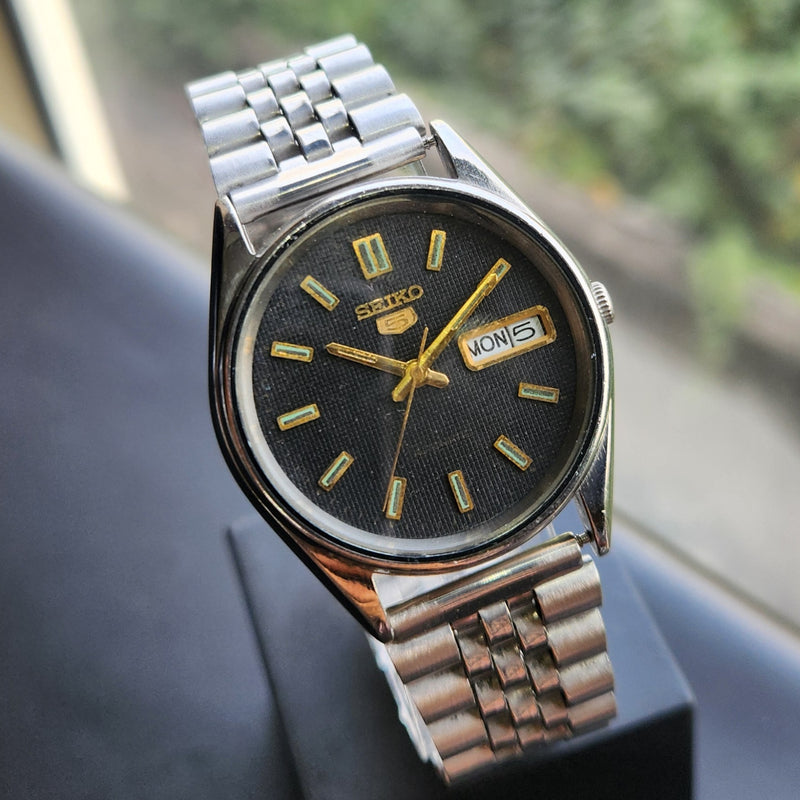 Vintage 1985 Original Seiko 5 Automatic 6309-7320 Black Face 17 Jewels Day-Date Japanese Men's Wrist Watch SK28