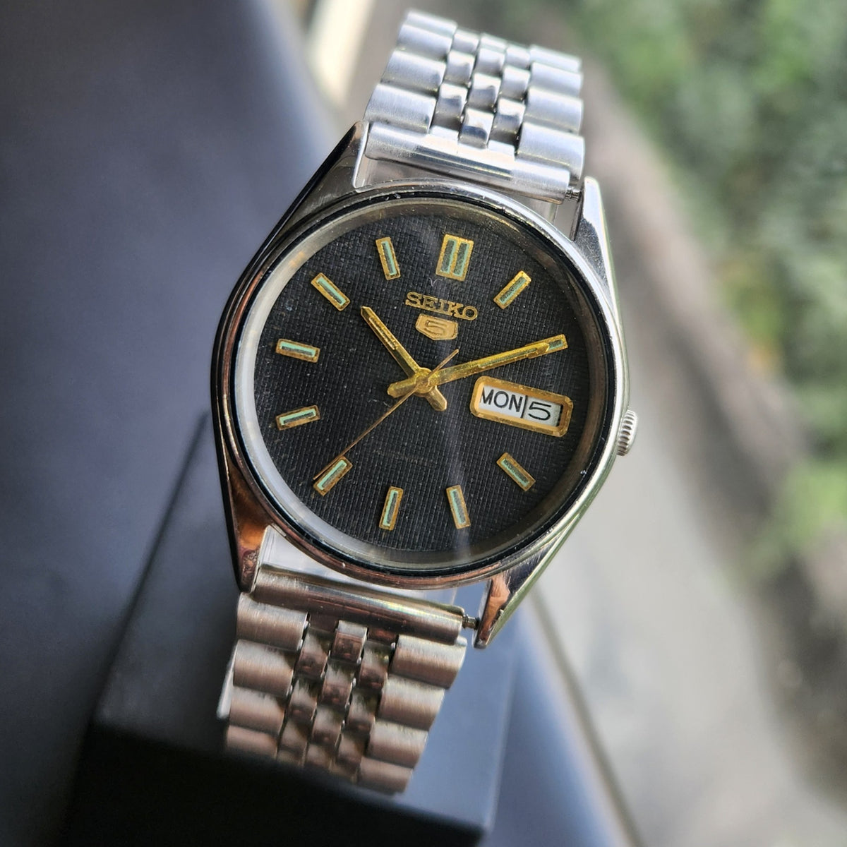 Vintage 1985 Original Seiko 5 Automatic 6309-7320 Black Face 17 Jewels Day-Date Japanese Men's Wrist Watch SK28