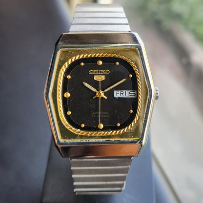 Vintage 1983 Original Seiko 5 Automatic 6309-8820 Black Face 17 Jewels Day-Date Japanese Men's Wrist Watch SK30