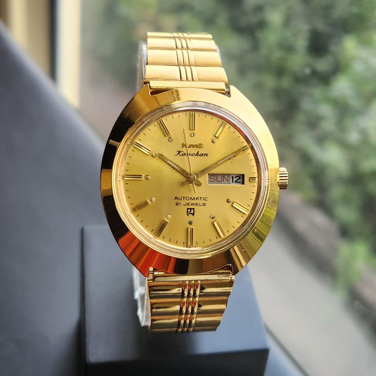 Vintage Mod HMT Kanchan Automatic 21 Jewels Glass back Gold Face Day-Date Men's Wrist Watch HK01