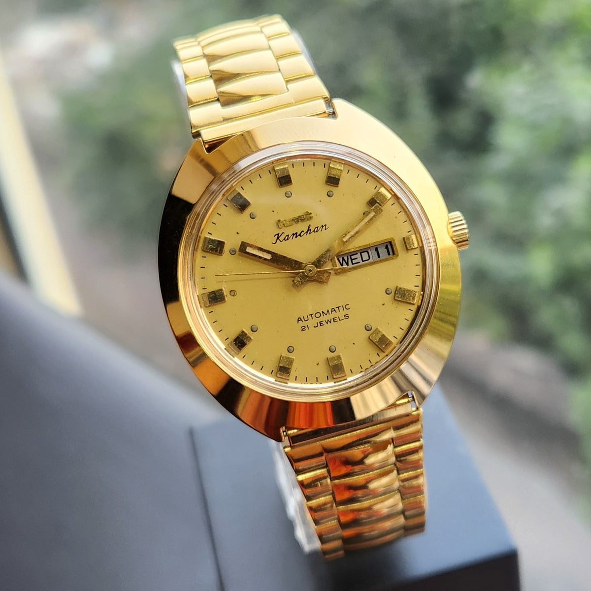 Vintage Mod HMT Kanchan Automatic 21 Jewels Glass back Gold Face Day-Date Men's Wrist Watch HK04
