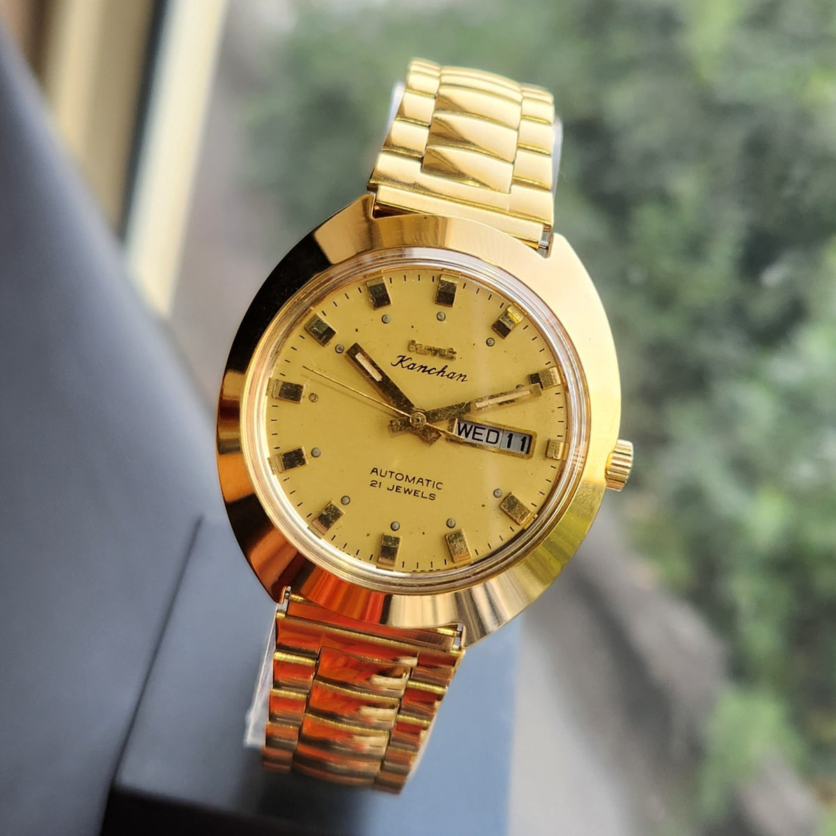 Vintage Mod HMT Kanchan Automatic 21 Jewels Glass back Gold Face Day-Date Men's Wrist Watch HK04