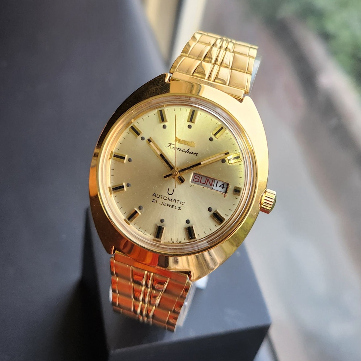 Vintage Mod HMT Kanchan Automatic 21 Jewels Glass back Gold Face Day-Date Men's Wrist Watch HK05