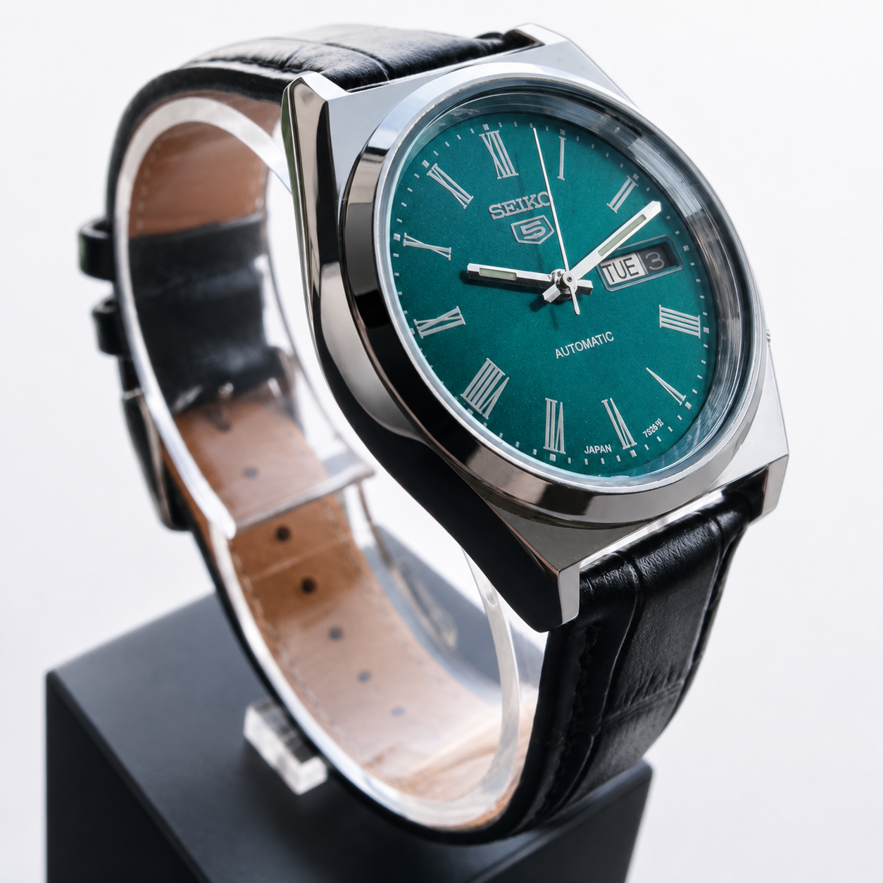 Vintage Mod  Seiko 5 Automatic 17 Jewels Cal. 7009 Green Face Black Leather Band Day-Date Men's Wrist Watch S011