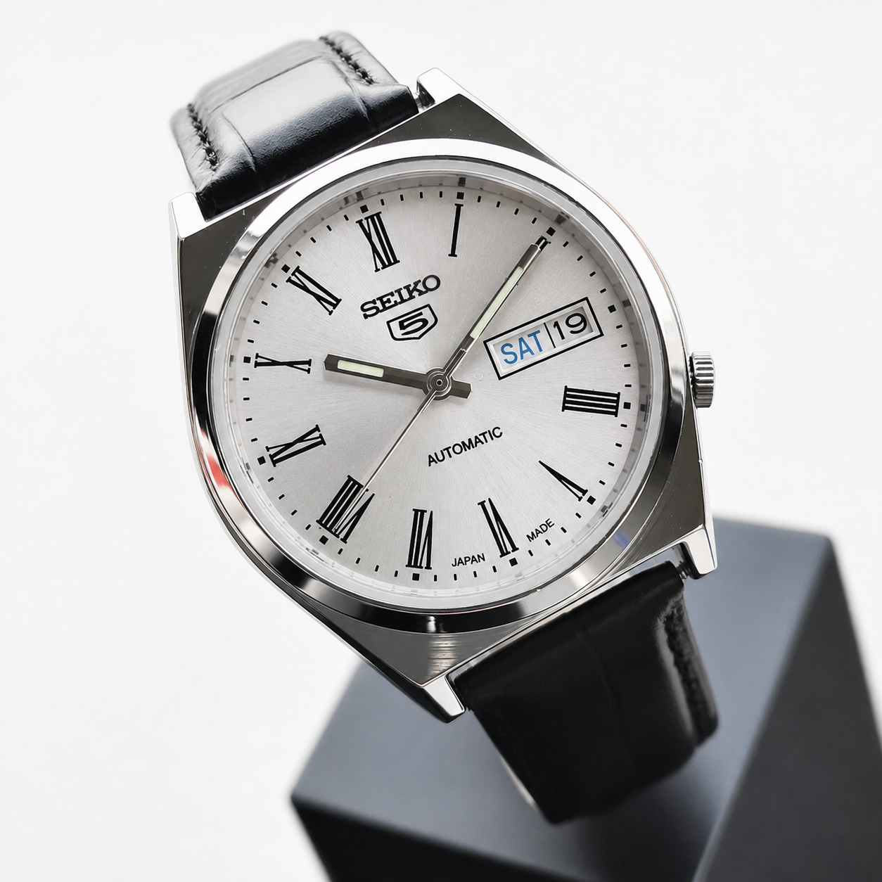 Vintage Mod  Seiko 5 Automatic 17 Jewels Cal. 7009 Silver Face Black Leather Band Day-Date Men's Wrist Watch S012