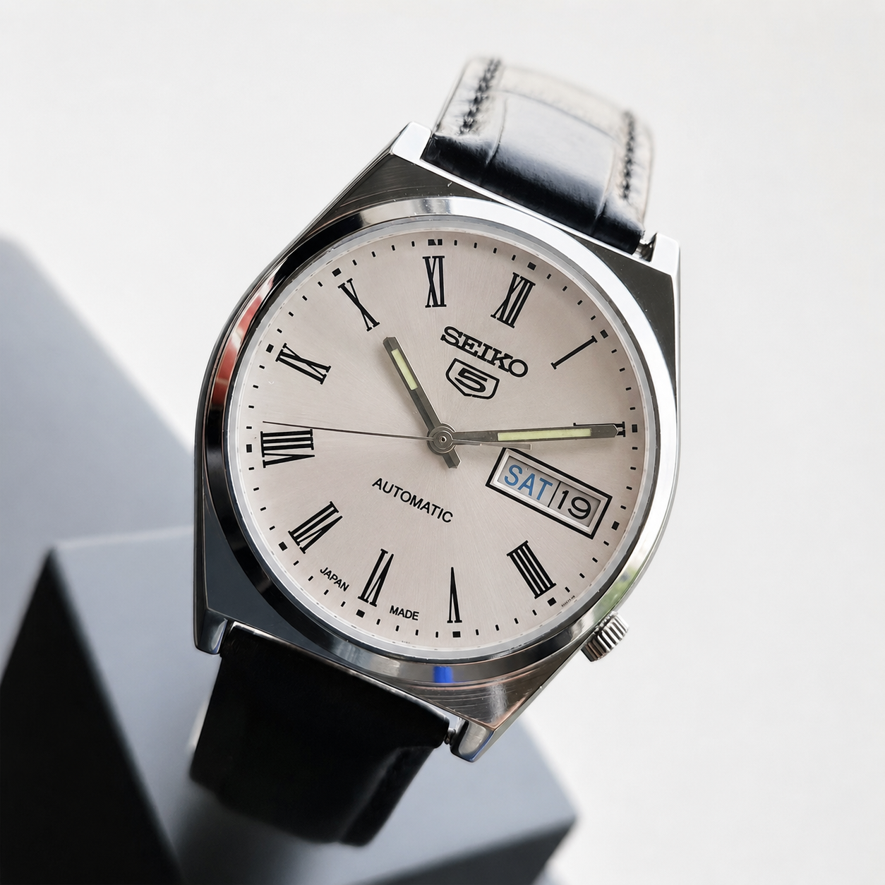 Vintage Mod  Seiko 5 Automatic 17 Jewels Cal. 7009 Silver Face Black Leather Band Day-Date Men's Wrist Watch S012