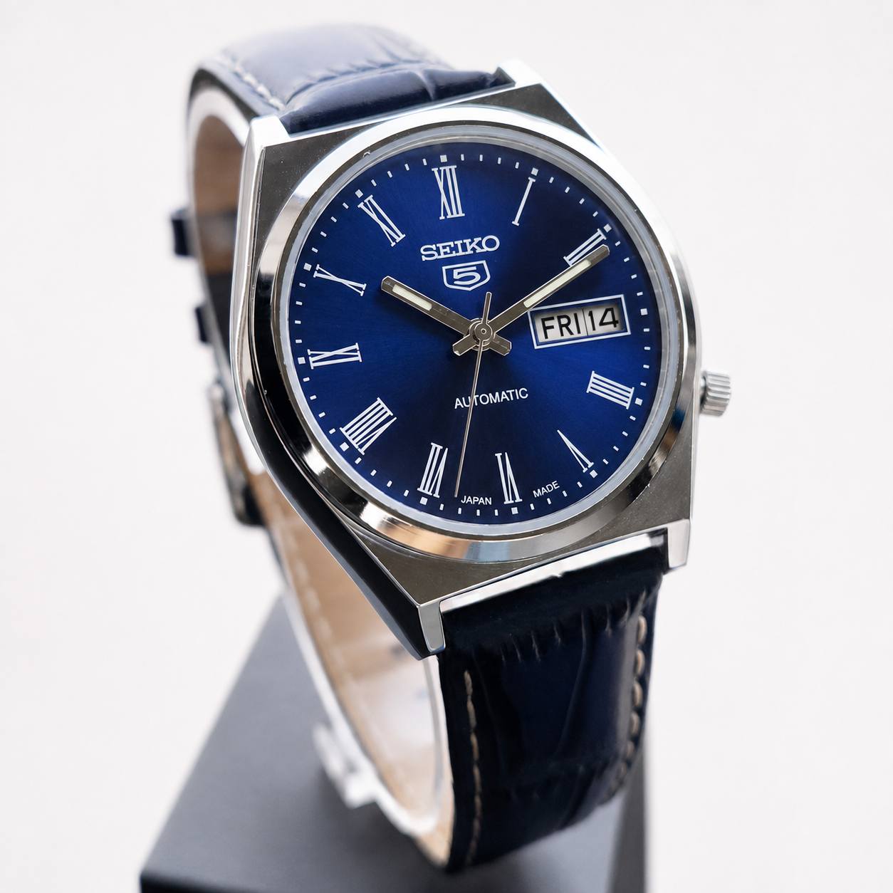 Vintage Mod  Seiko 5 Automatic 17 Jewels Cal. 7009 Blue Face Blue Leather Band Day-Date Men's Wrist Watch S013
