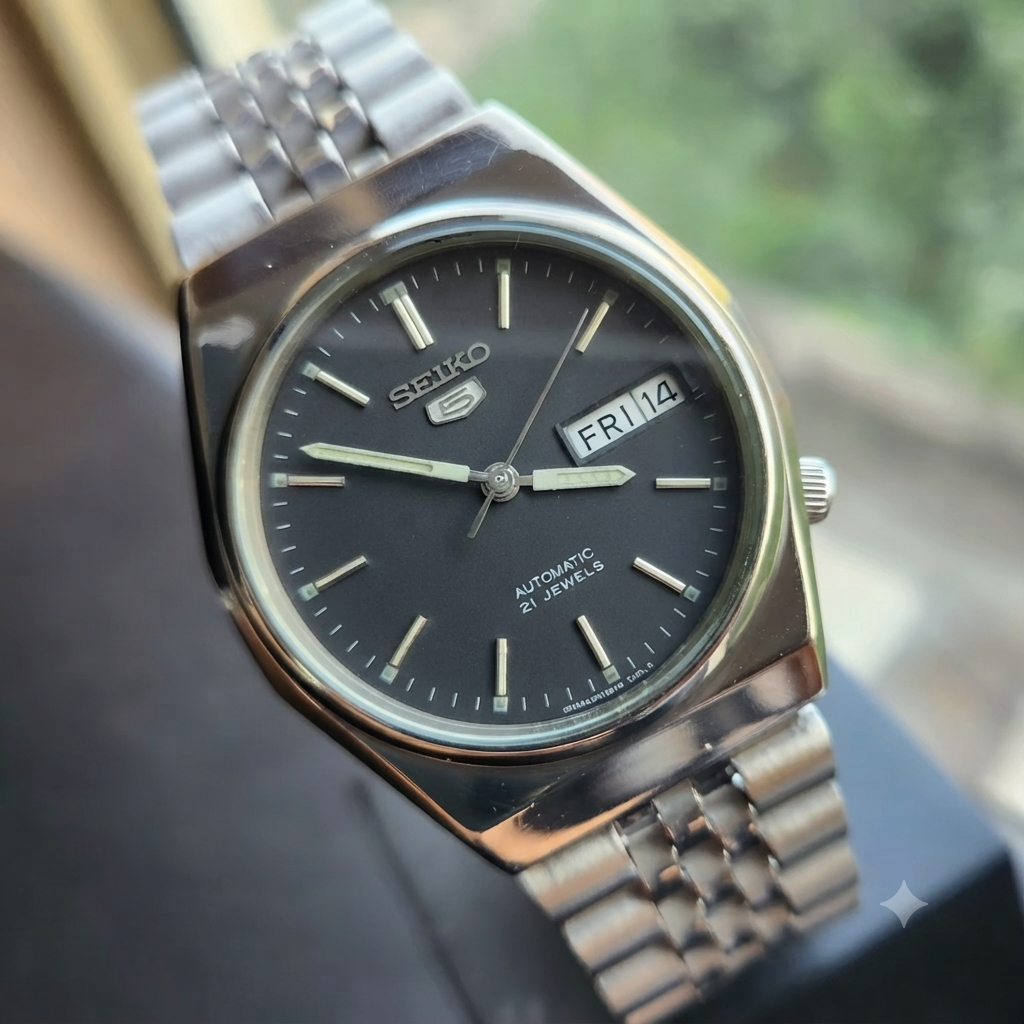 Vintage 1985 Original Seiko 5 Automatic 6119-7060 Black Face 21 Jewels Day-Date Japanese Men's Wrist Watch SK13