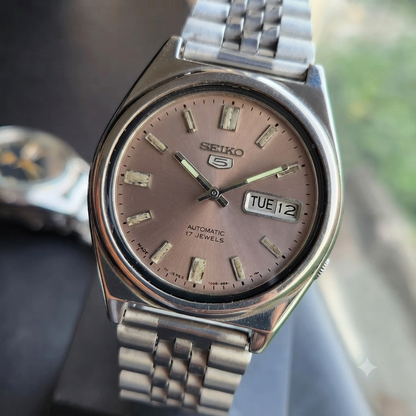 Vintage 1976 Original Seiko 5 Automatic 7009-3070 Silver Face 17 Jewels Day-Date Japanese Men's Wrist Watch SK11
