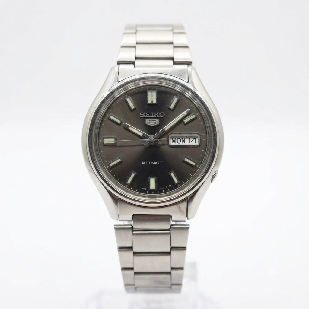 Vintage 1981 Original Seiko 5 Automatic 6309-8230 Black face Day-Date SNXS79K1 Men's Wrist Watch OG215