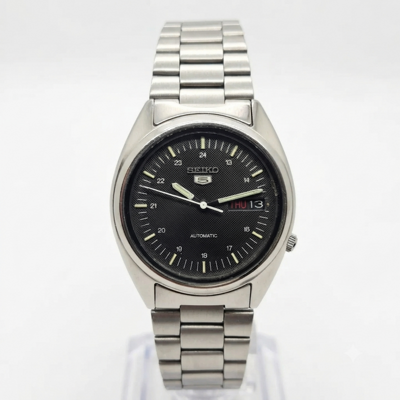 Vintage 1983 Original Seiko 5 Automatic 7009-3041 Black Face 17 Jewels Day-Date Japanese Men's Wrist Watch SA26