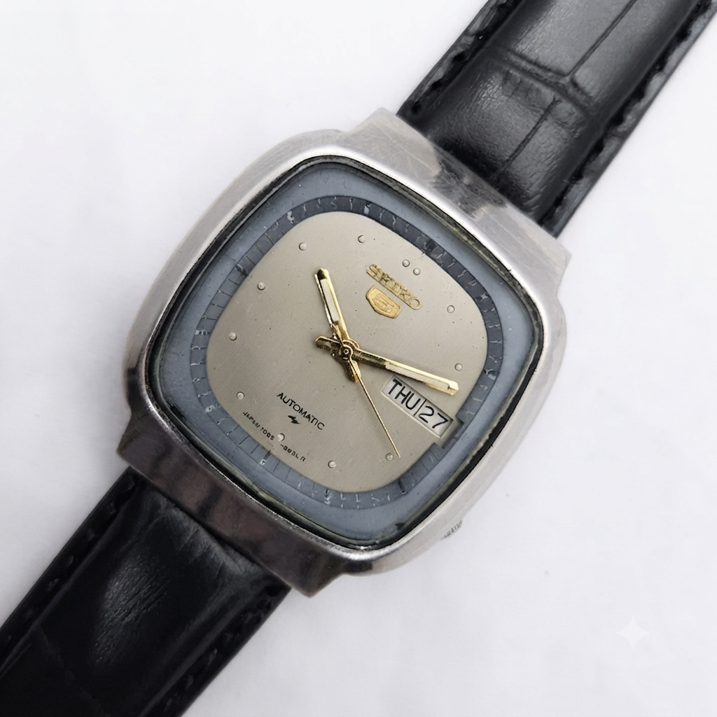 Vintage 1980 Original Seiko 5 Automatic 7009-511A Grey face 17 Jewels Day-Date Japanese Men's Wrist Watch OG142