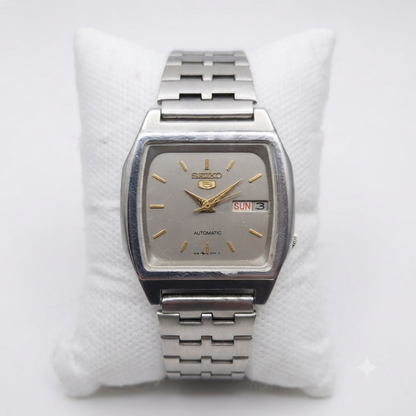 Vintage 1976 Original Seiko 5 Automatic 7009-3090 Grey Face 17 Jewels Day-Date Japanese Men's Wrist Watch VS15
