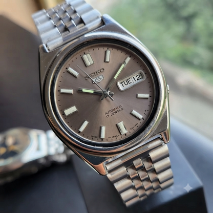Vintage 1976 Original Seiko 5 Automatic 7009-3070 Silver Face 17 Jewels Day-Date Japanese Men's Wrist Watch SK11