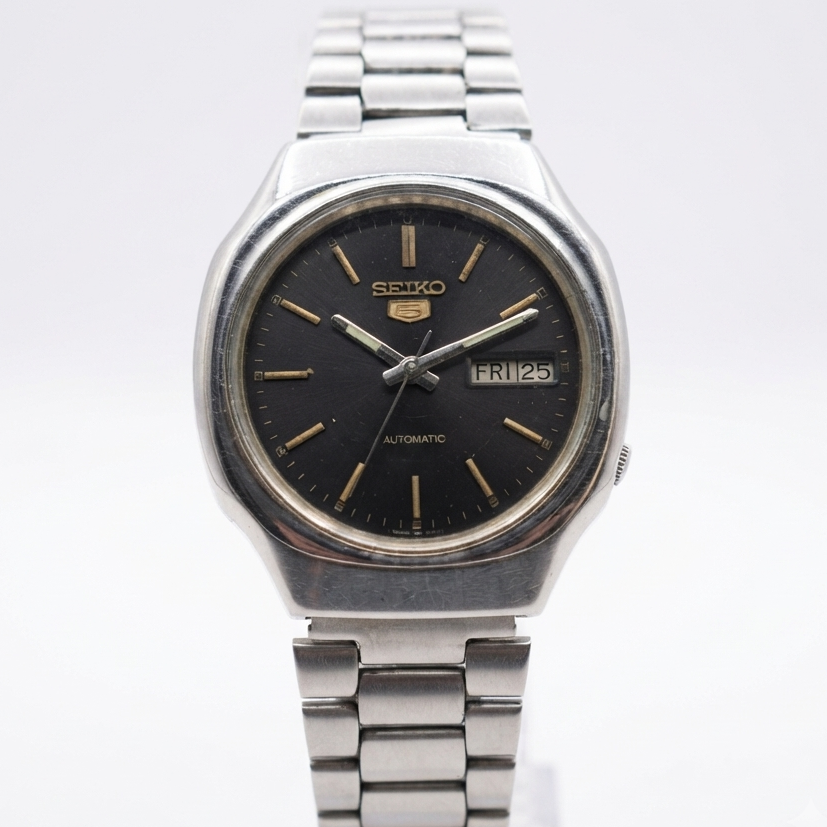 Vintage 1975 Original Seiko 5 Automatic 7005-8022 Black Face 17 Jewels Day-Date Japanese Men's Wrist Watch SA37