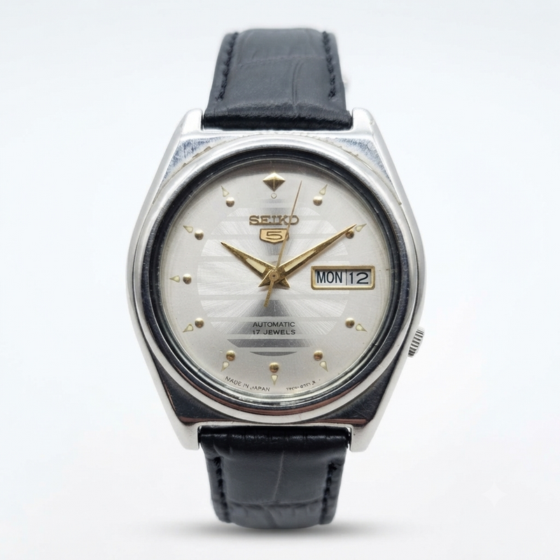 Vintage 1983 Original Seiko 5 Automatic 7009-3040 Silver Face 17 Jewels Day-Date Japanese Men's Wrist Watch SA04