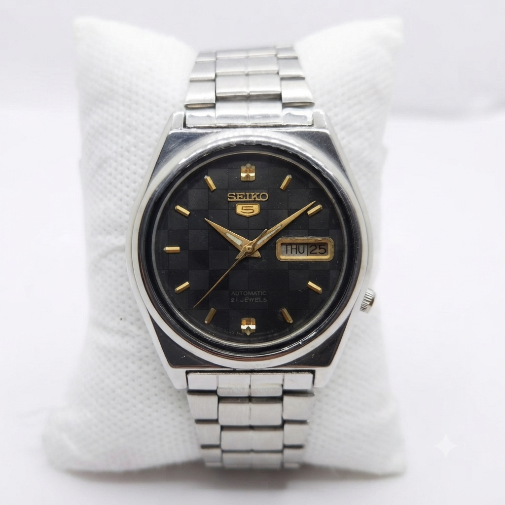 Vintage 1985 Original Seiko 5 Automatic 7019-8760 Black Face 17 Jewels Day-Date Japanese Men's Wrist Watch SA49
