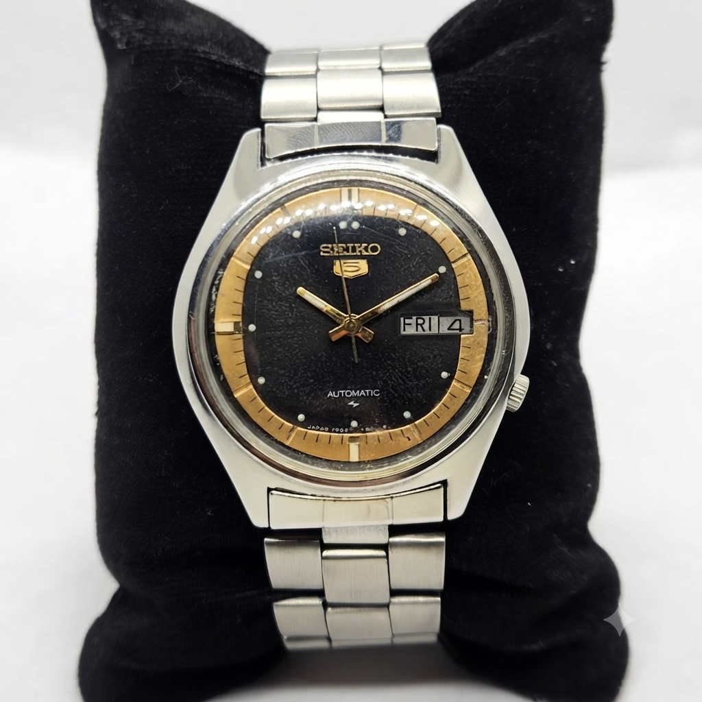 Vintage 1981 Original Seiko 5 Automatic 7009-529B Black Face 17 Jewels Day-Date Japanese Men's Wrist Watch SA20
