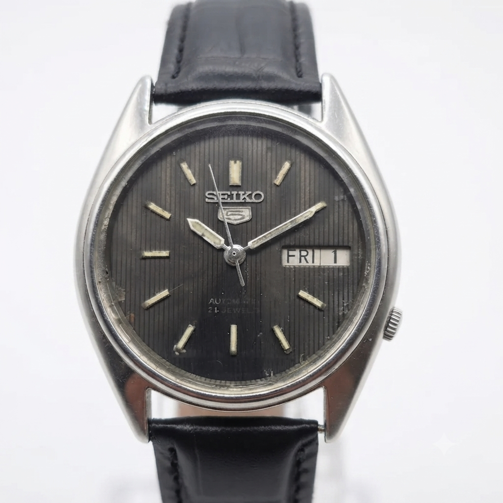 Vintage 1975 Original Seiko 5 Automatic 7019-5310 black face 21 Jewels Day-Date Japanese Men's Wrist Watch OG22