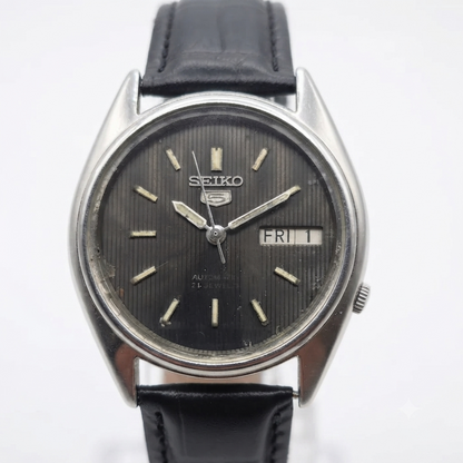 Vintage 1975 Original Seiko 5 Automatic 7019-5310 black face 21 Jewels Day-Date Japanese Men's Wrist Watch OG22