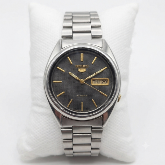 Vintage 1985 Original Seiko 5 Automatic 7009-3040 Black Face 17 Jewels Day-Date Japanese Men's Wrist Watch VS05