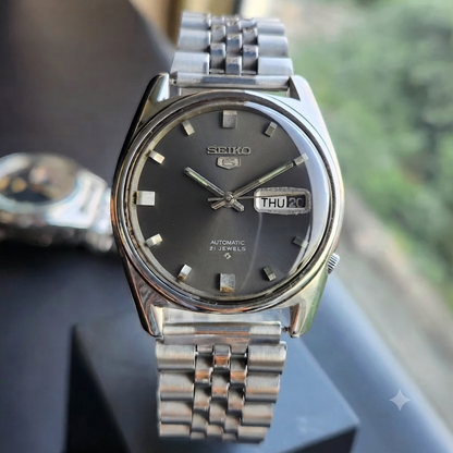 Vintage 1971 Original Seiko 5 Automatic 6119-8095 Grey Face 21 Jewels Day-Date Japanese Men's Wrist Watch SK10
